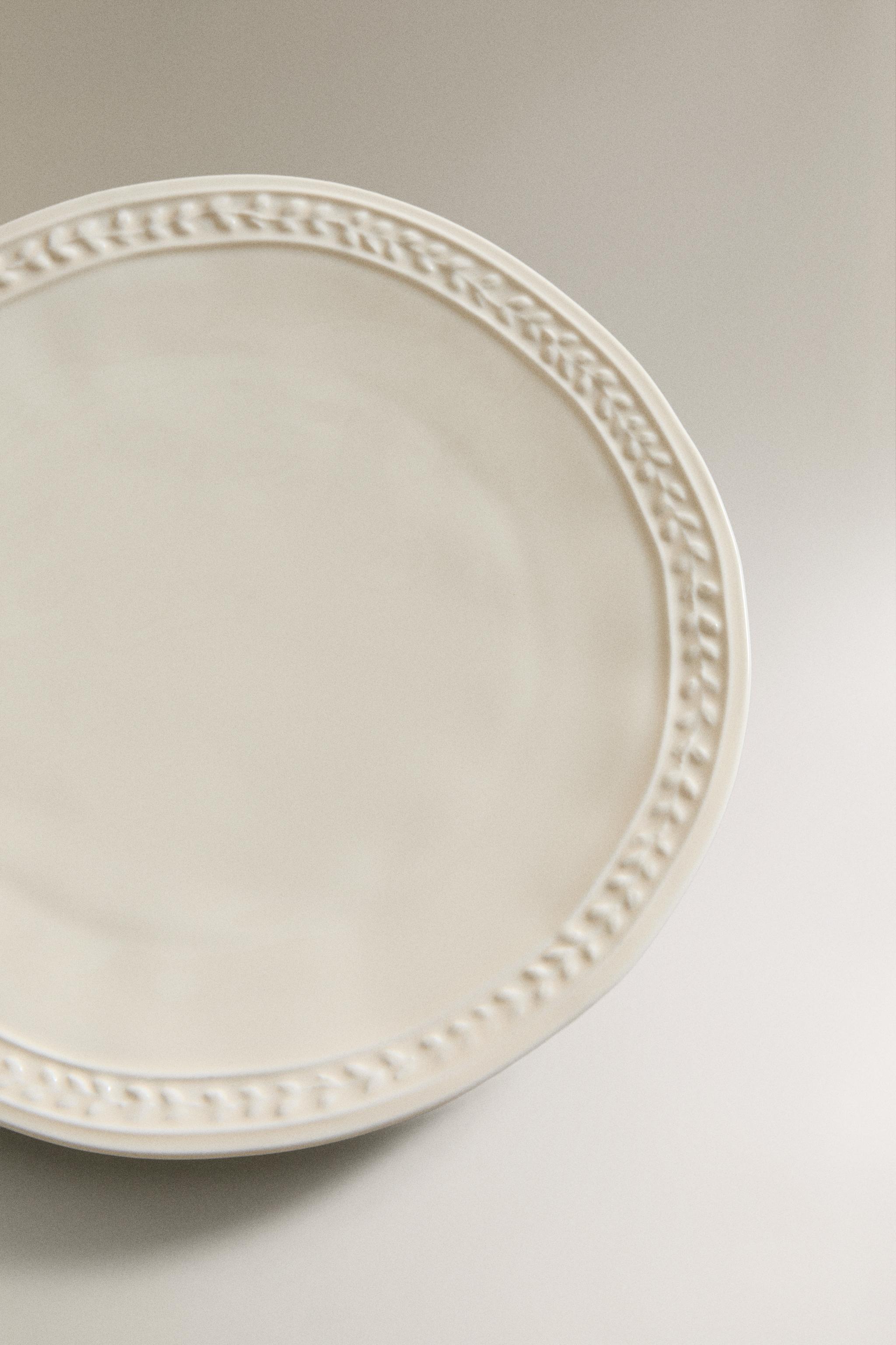 STONEWARE DESSERT PLATE WITH RAISED DESIGN